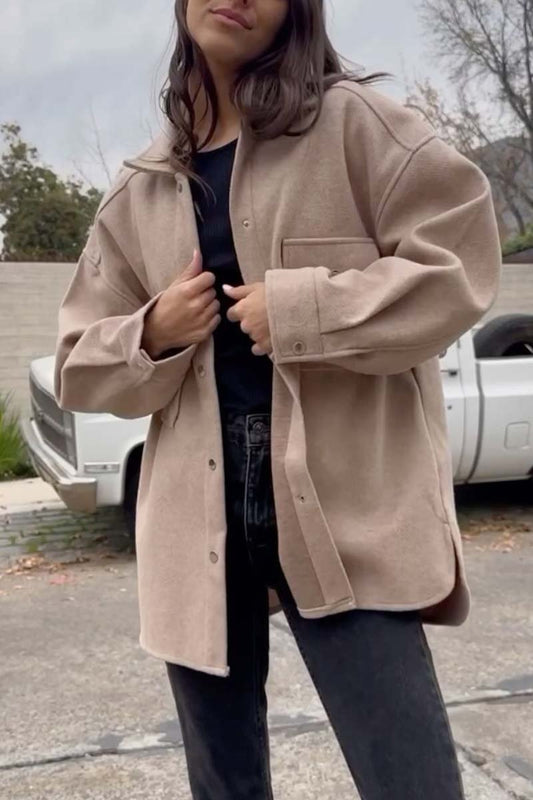 Damska kurtka z dwiema kieszeniami i wentylowanymi klapami